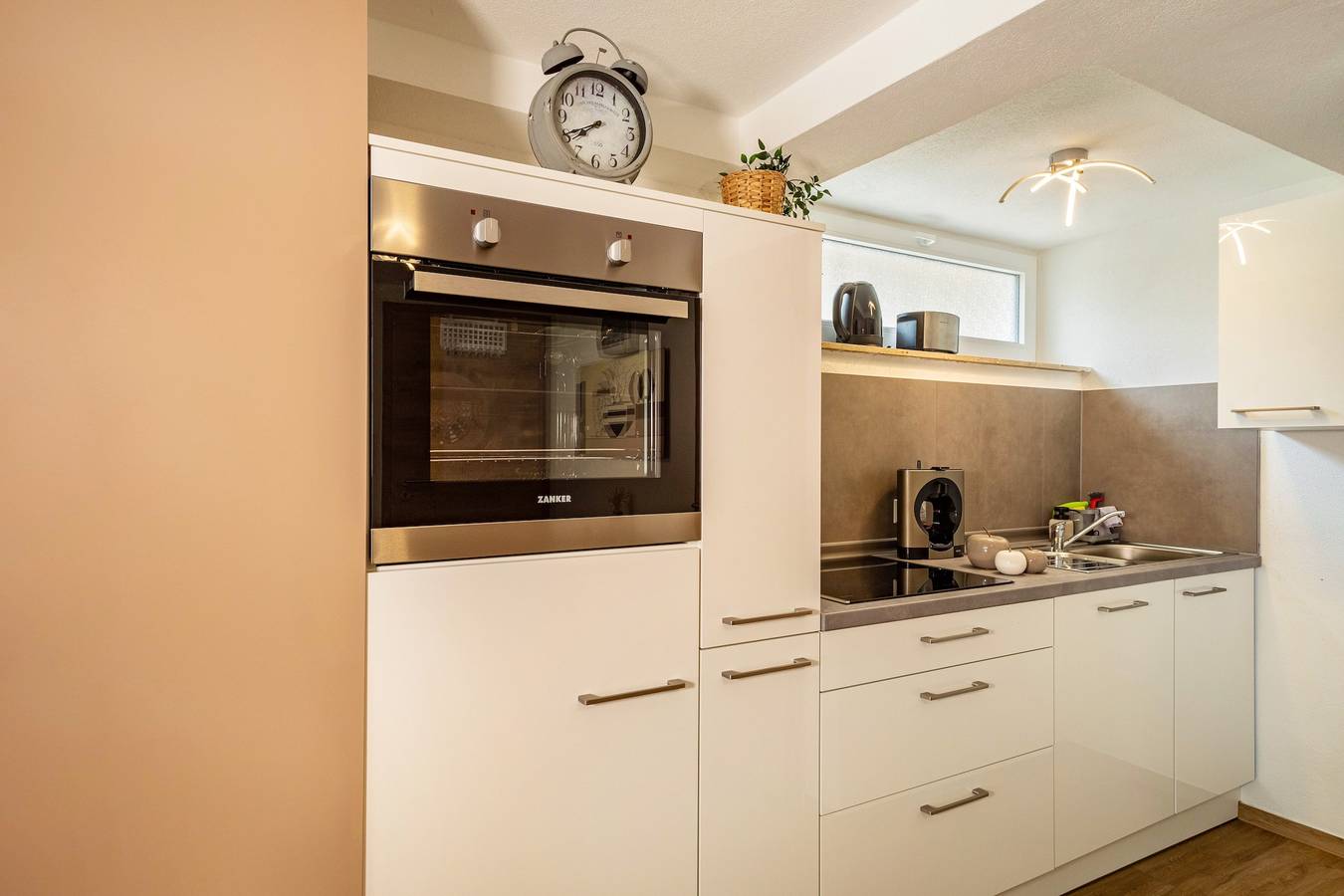 Ganze Wohnung, Souterrain-Ferienwohnung 'Am Riedlewald' mit Gemeinschaftsgarten und Wi-Fi in Friedrichshafen, Region Bodensee-Oberschwaben