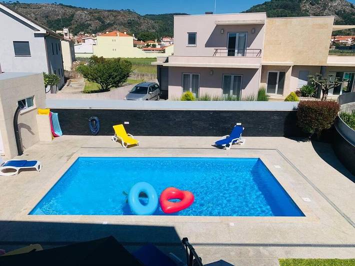 Location de vacances pour 10 personnes, avec jardin ainsi que vue et piscine dans Belinho - 3