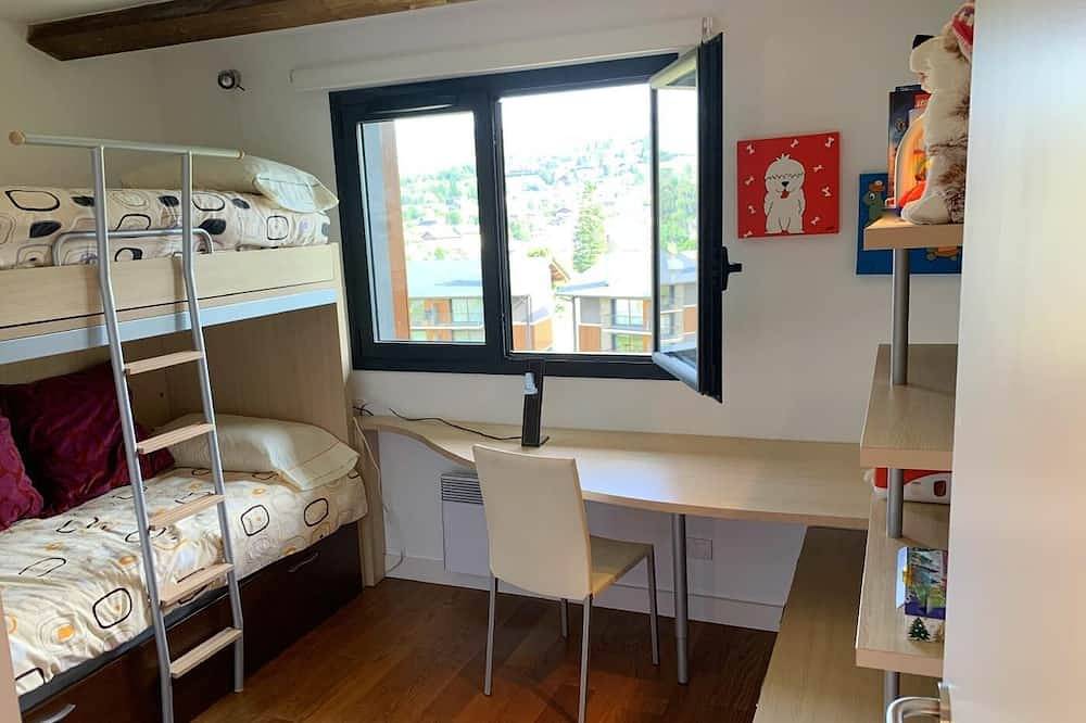 Ganze Wohnung, 2-bedroom Apartment, 5 guests. Views, Fireplace, Heated swimming pool in Saillagouse, Parc naturel régional des Pyrénées catalanes