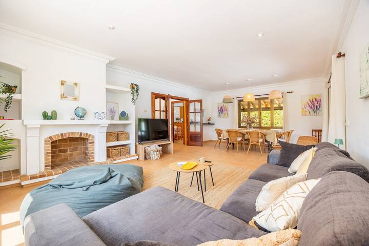 Casa Vacacional 'Villa Cal Peso' con Vistas a la Montaña, Wi-Fi y Aire Acondicionado in Puerto de Pollensa, Pollença