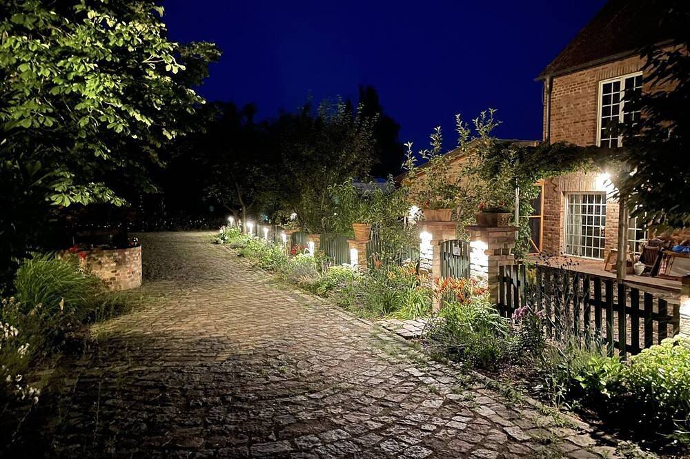 Ganze Wohnung, Ferienwohnung im Spargeldorf Schäpe mit großer Südwest Terrasse in Beelitz, Mittelmark
