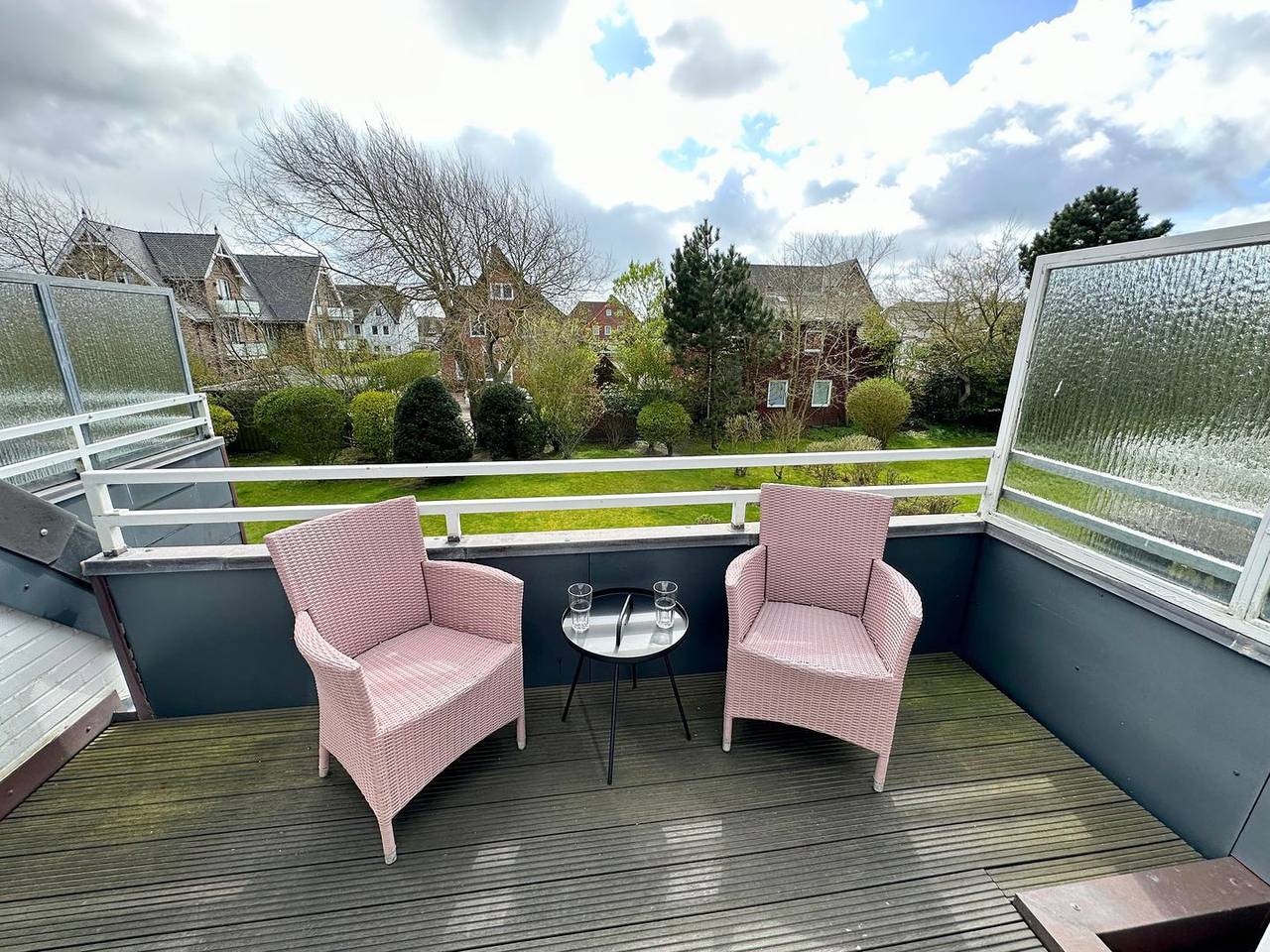 Ganze Wohnung, Modernes Apartment mit Balkon, Gartenblick und Strandnähe in Wenningstedt in Wenningstedt, Sylt