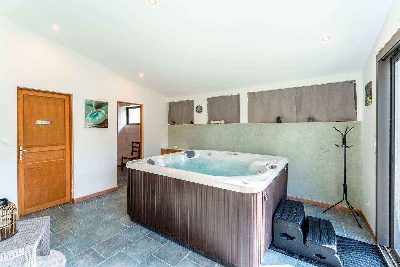 Guest Room 'Chambre D'hôtes Nature' with Shared Terrace, Wi-Fi and Air Conditioning in Cabannes, Arles region