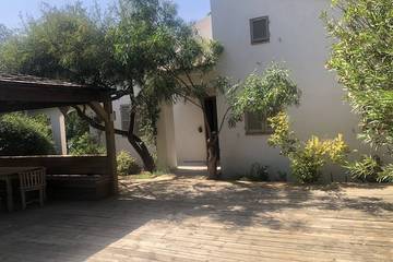 Villa pour 6 personnes, avec jacuzzi ainsi que balcon et jardin dans Cala Rossa