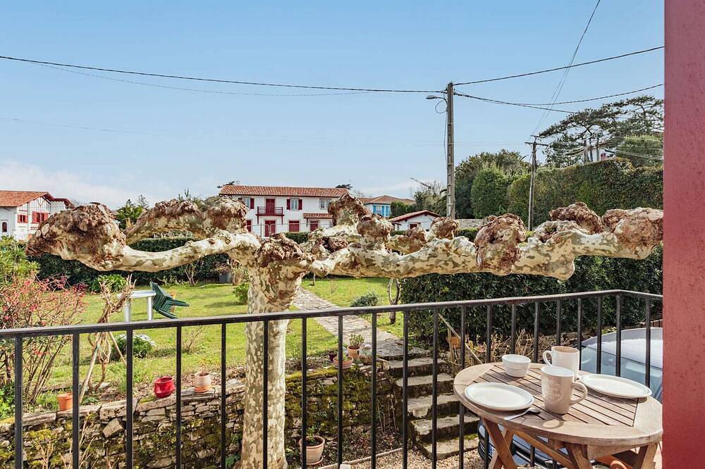 Entire apartment, Charming Apartment 300m from the Beach in Peaceful Guéthary in Guéthary, Bayonne region