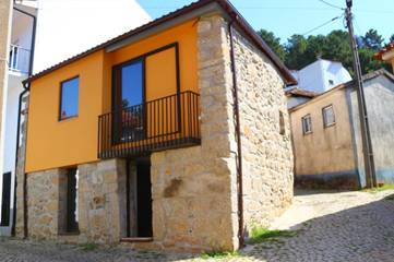 Gîte pour 3 personnes, avec terrasse et vue, animaux acceptés dans Castro Daire