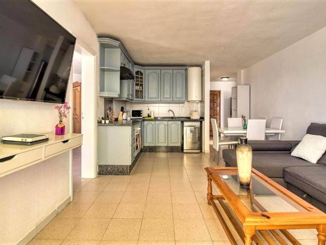 Entire apartment, Attic apartment in Adeje near Playa Fañabé in San Eugenio Alto, Adeje
