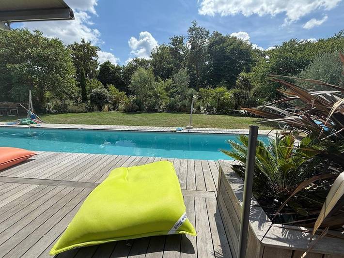 Appartement de vacances pour 3 personnes, avec Terrasse et Jardin ainsi que Piscine et Vue à Poitiers