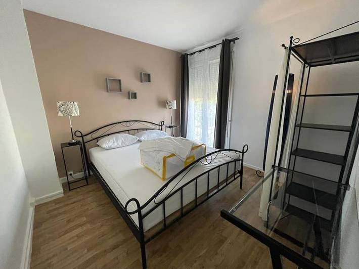 Gîte pour 5 personnes dans Stade Yves du Manoir - 2