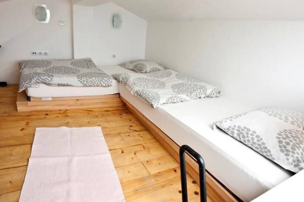 Casa con jardín perfecta para unas vacaciones en familia. in Split, Condado de Split-Dalmacia