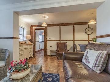 Log Cabin for 4 People in Staffordshire, Midlands, Photo 3