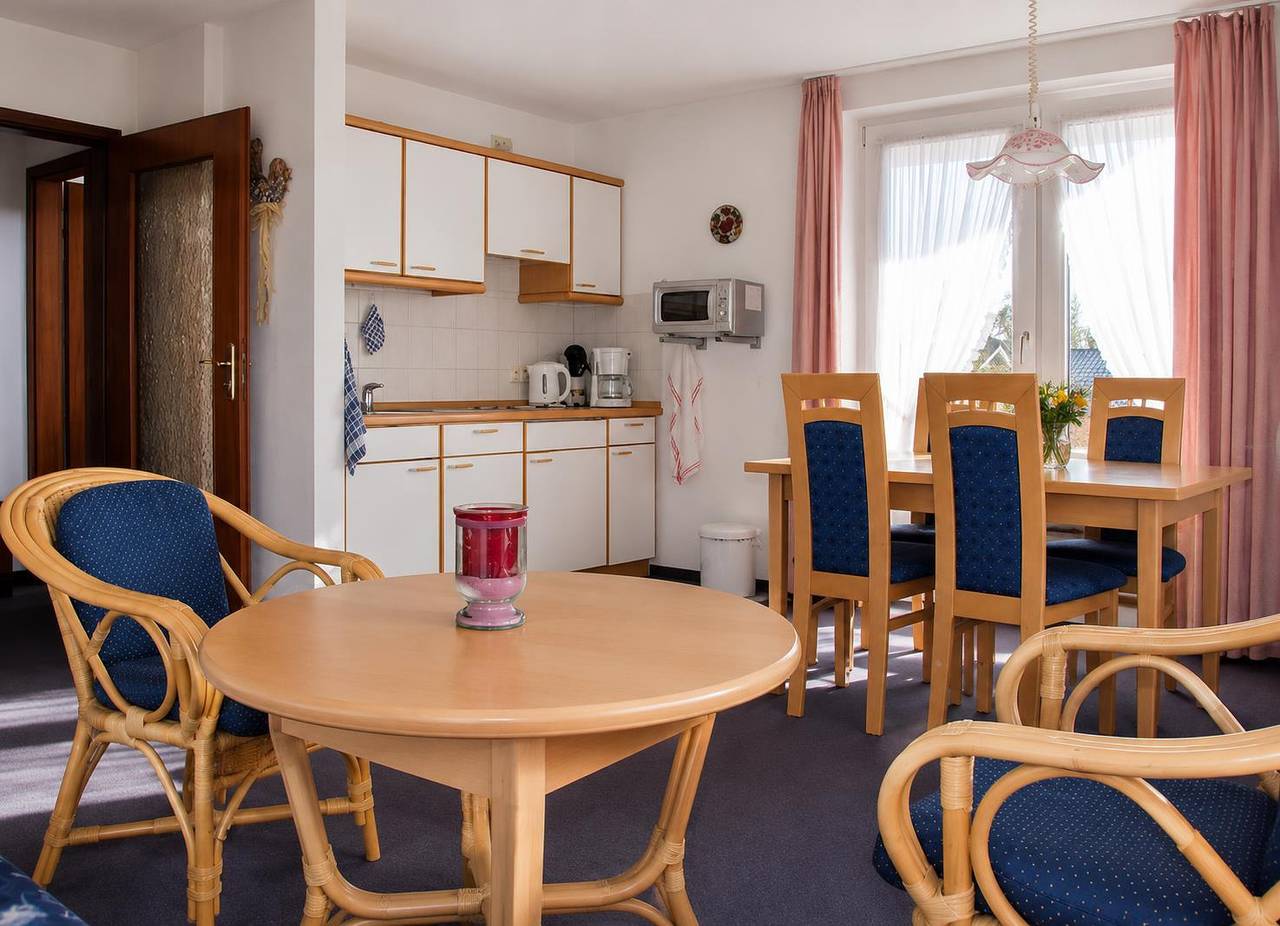 Ganze Wohnung, Haus Nordseeperle Whg. 5, Möwennest, Dünenweg 15, Cuxhaven-Duhnen, Seesicht in Fkk Strand Duhnen, Cuxhaven
