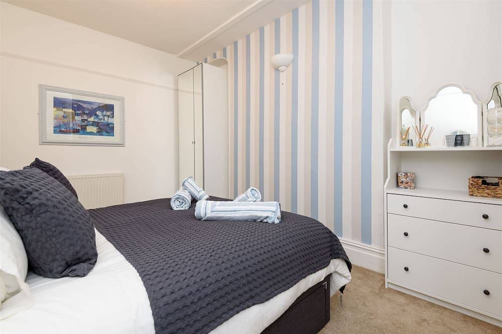 Apartment in fabulous position with sea and harbour views! in Looe, Cornwall