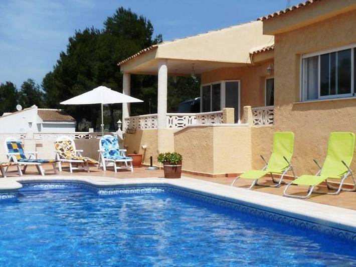 Casa rural para 6 personas, con Balcón además de Terraza y Jardín en Callosa de Ensarriá