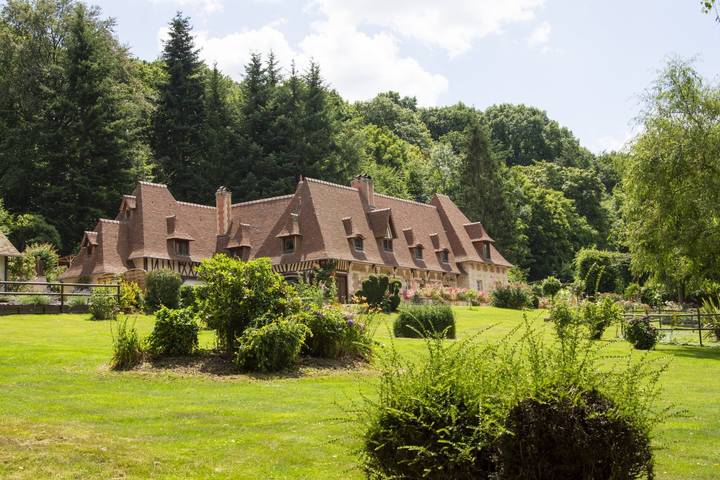 Cottage pour 3 personnes, avec piscine et jardin à Les Préaux