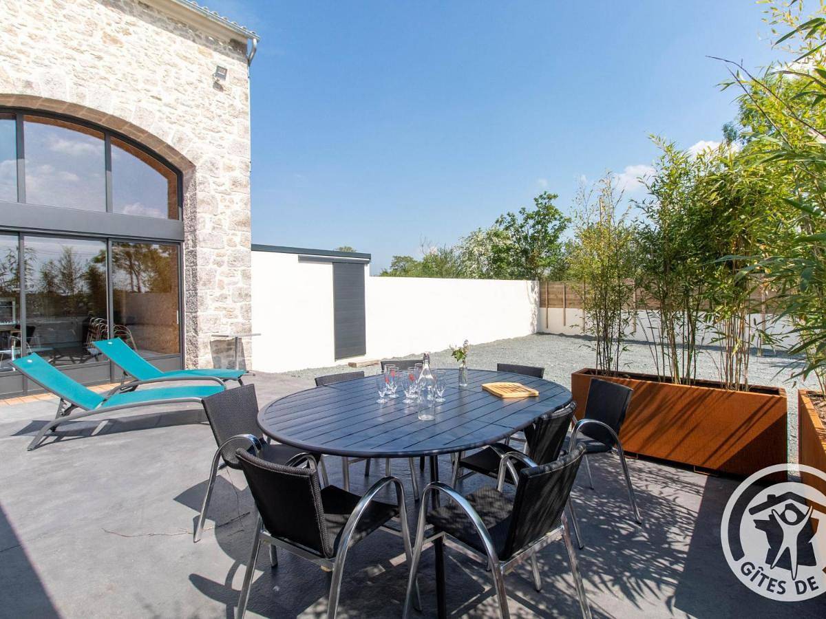 Gîte de groupe tout confort avec terrasses, proche de Nantes, Cholet et attractions touristiques - Fr-1-622-87 in Torfou, Région de Cholet