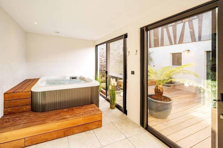 Gîte pour 4 personnes, avec sauna ainsi que terrasse et jacuzzi à Langueux - 4