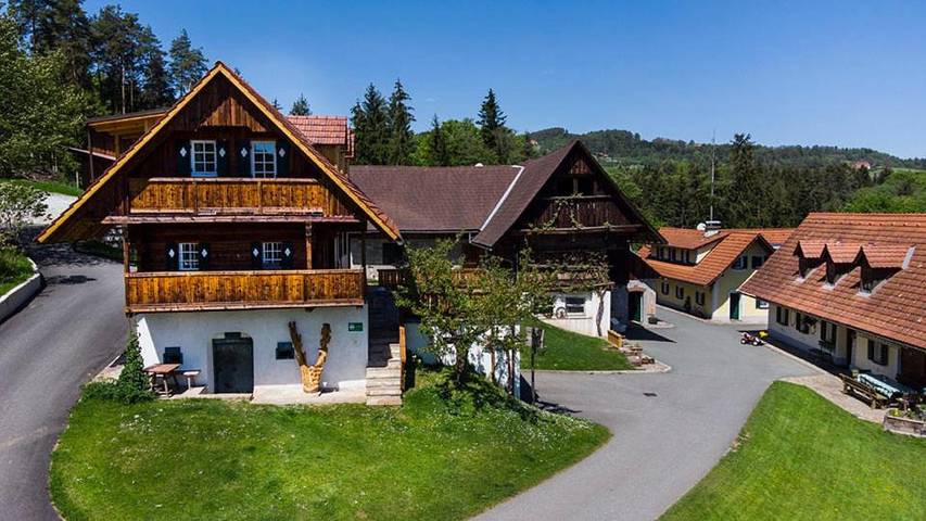 Ferienwohnung für 5 Personen, mit Balkon und Terrasse sowie Garten und Pool in St. Stefan ob Stainz