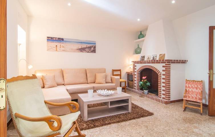 Apartamento vacacional entero, Acogedor apartamento cerca del centro de la ciudad con aire acondicionado y cocina in Son Carrió, San Lorenzo de Cardessar