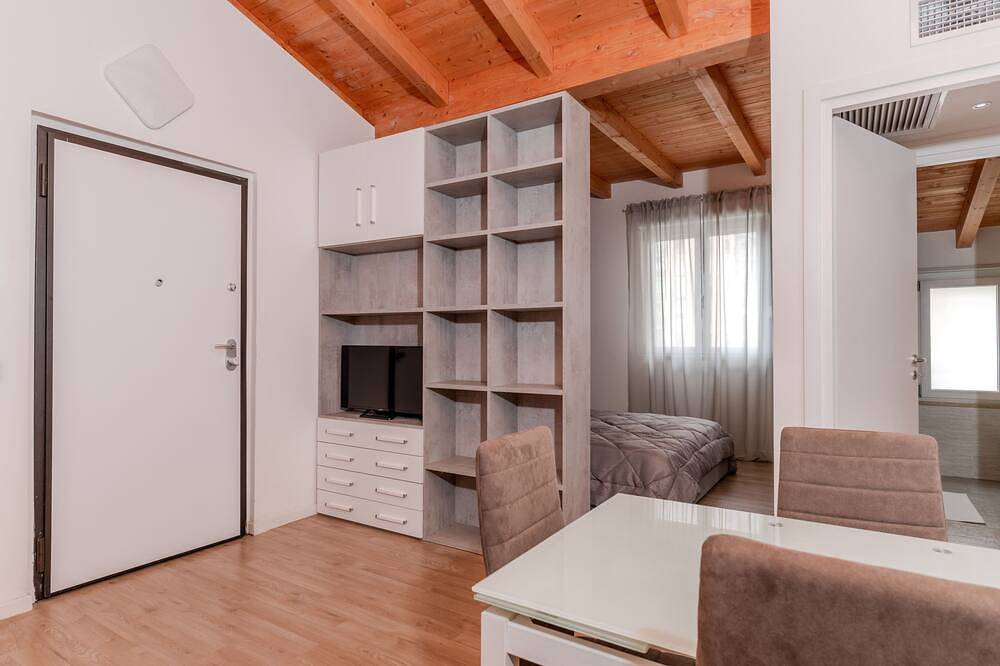 Entire apartment, Cozy Two Bedroom Apartment | Ideal Base for Exploring Milan and Brianza in Cinisello Balsamo, Milan Province