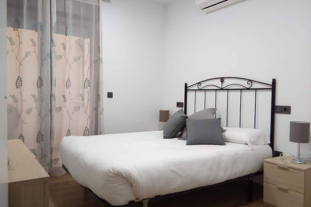 Entire apartment, Completely Renovated House With Free Wifi in Toledo, Toledo Province