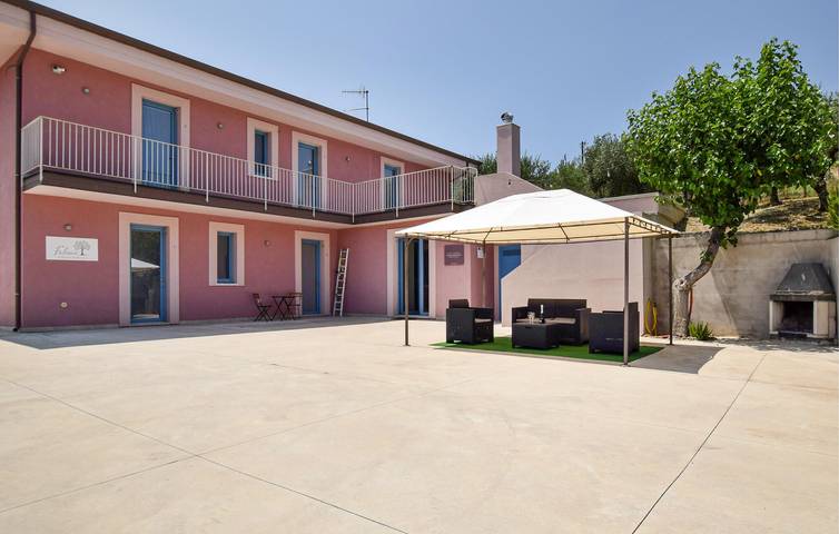 Casa vacanza per 13 persone, con Terrazza e Giardino a Ogliastro Cilento