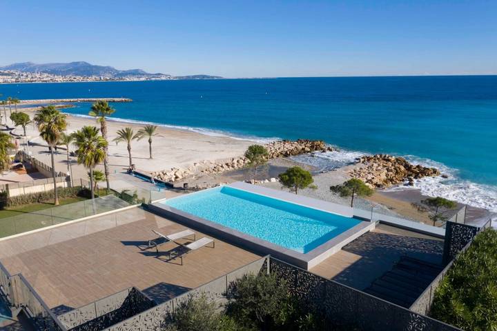 Appartement de vacances pour 3 personnes, avec Terrasse et Piscine dans les Alpes maritimes