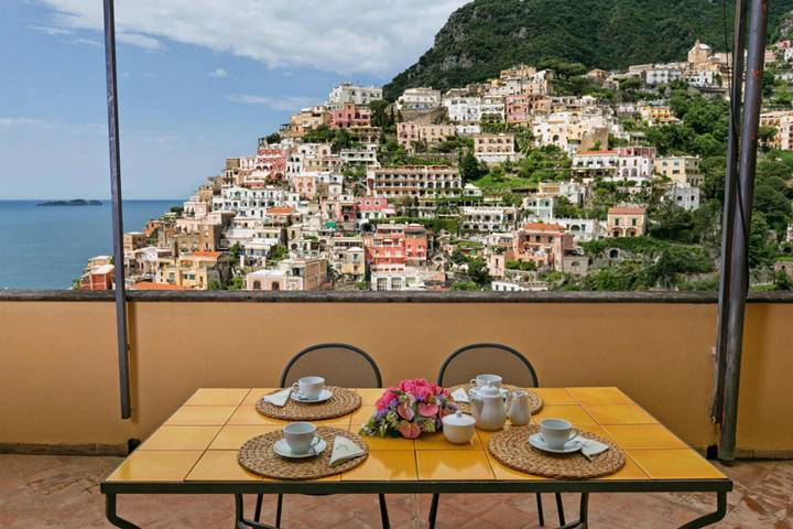 Apartment for 4 people, with hot tub and balcony in Positano