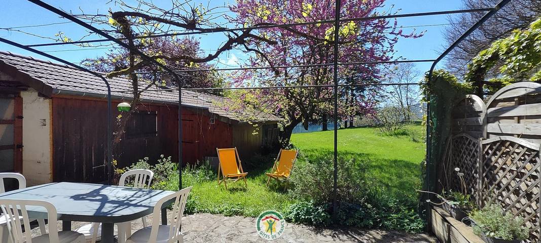 Gîte pour 4 personnes, avec jardin dans Lac de Paladru