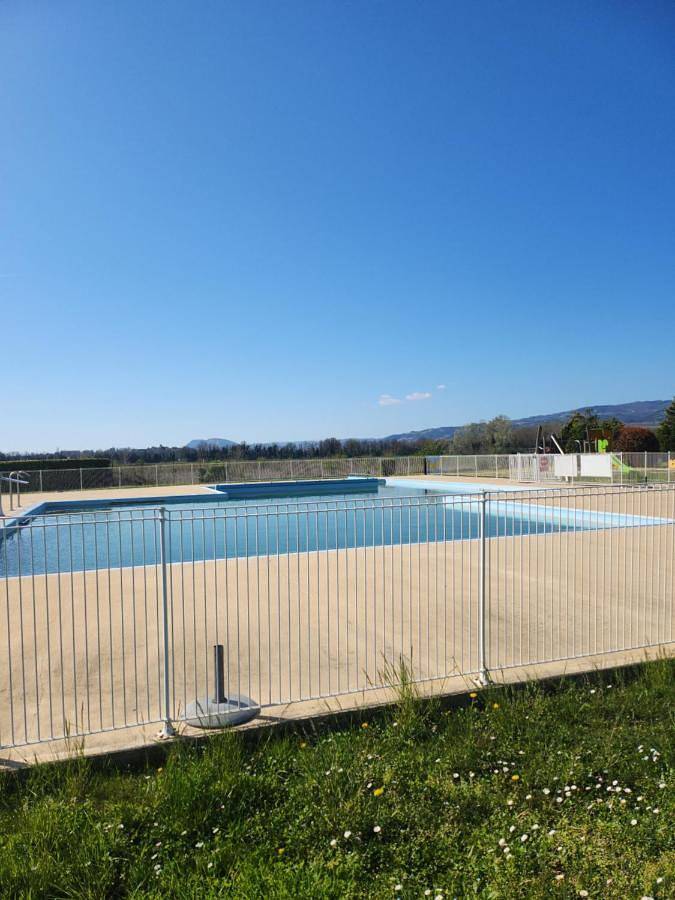 Location de vacances pour 4 personnes, avec terrasse et piscine à Châteauneuf-sur-Isère