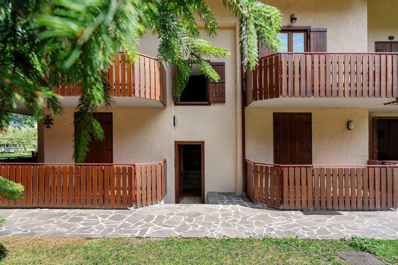 Ganze Wohnung, Apartment „Dolomiti Pinzolo“ mit Bergblick, Gemeinschaftsgarten und Wlan in Pinzolo, Comune di Pinzolo