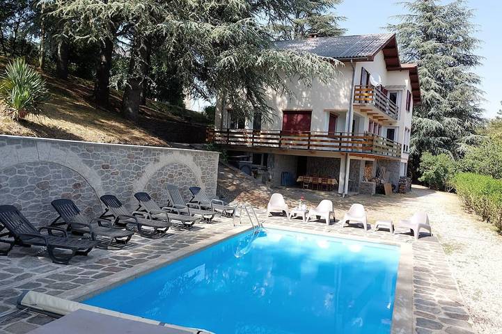 Chalet pour 14 personnes, avec jardin, animaux acceptés