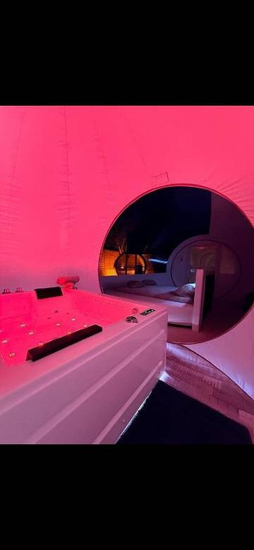 Gîte pour 2 personnes, avec jacuzzi ainsi que terrasse et sauna à Précy-sur-Oise