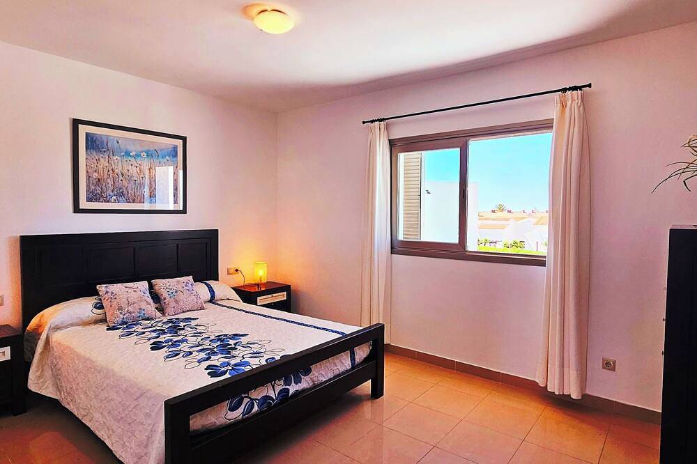 Modern villa with 4 bedrooms and 3 full bathrooms, wifi, private parking... in Cala en Bosc, Ciutadella
