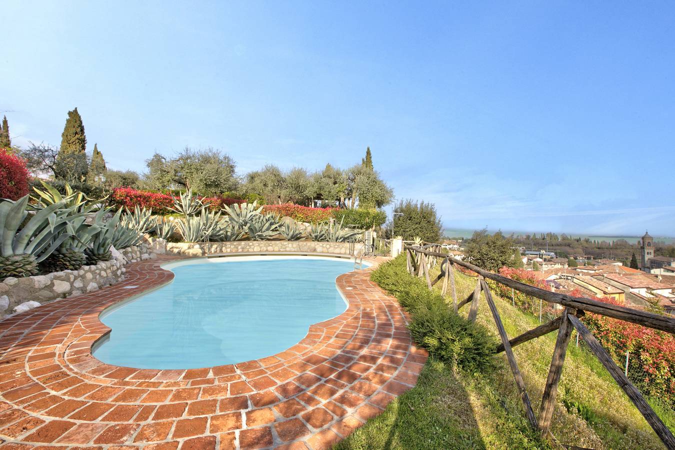 Ganze Wohnung, Agriturismo Apartm Vittoriale heated pool in Padenghe sul Garda, Gardasee-Berge
