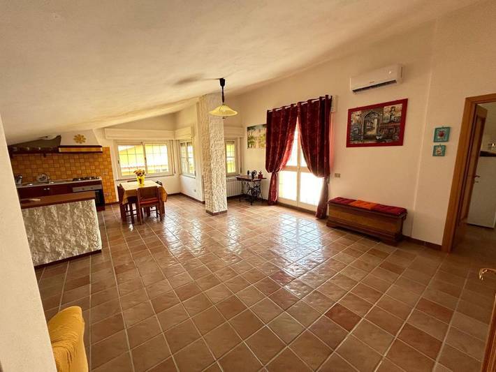 Appartamento per 5 persone, con terrazza e panorama in Carbonia