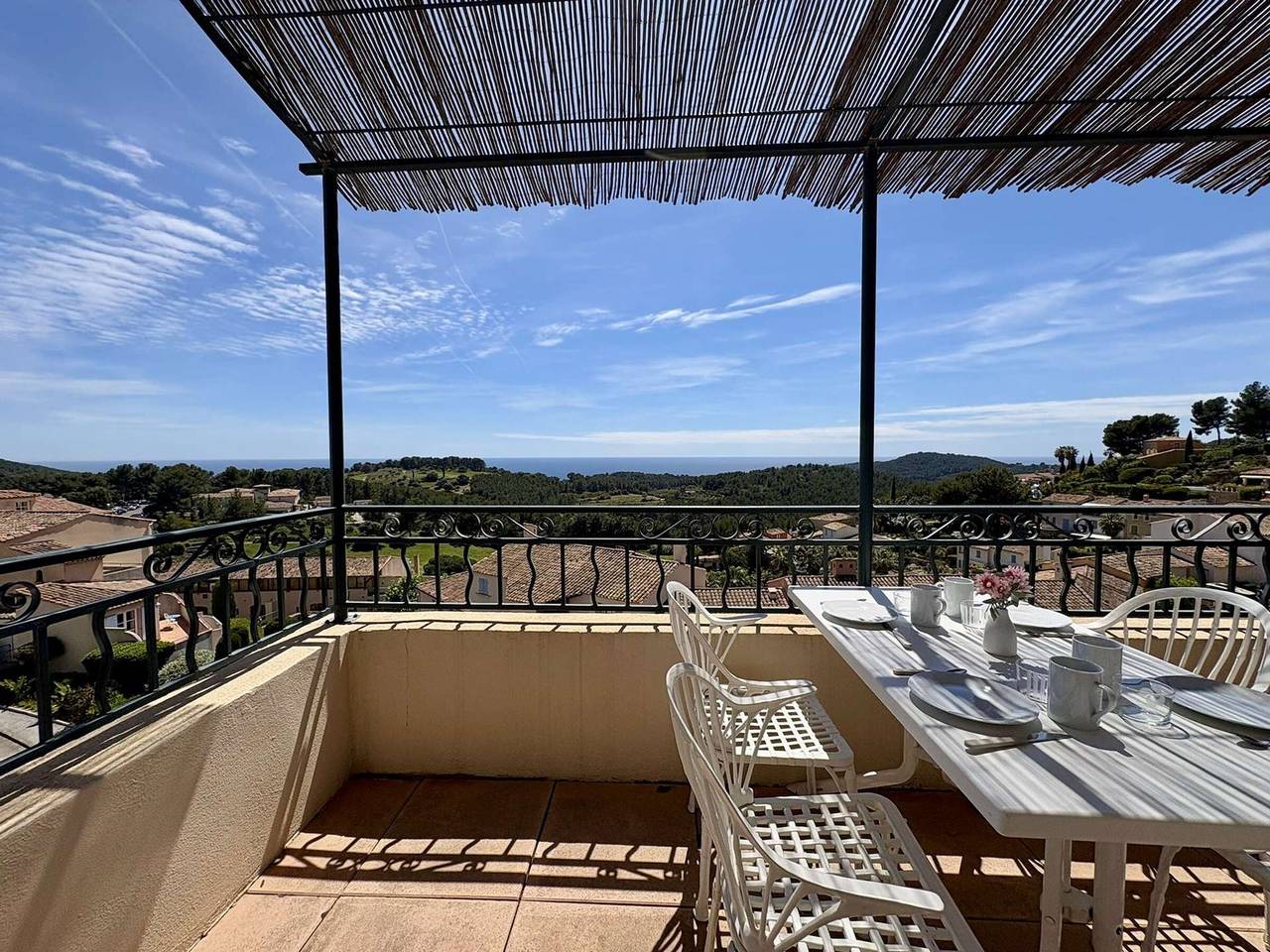 Appartement entier, Appartement avec vue mer et climatisation - 4 pers. in Saint-Cyr-sur-Mer, Côte méditerranéenne (France)