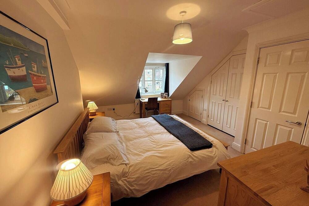 Guildford Retreat: 4Bd Riverside Escape and Garden in Guildford, Surrey