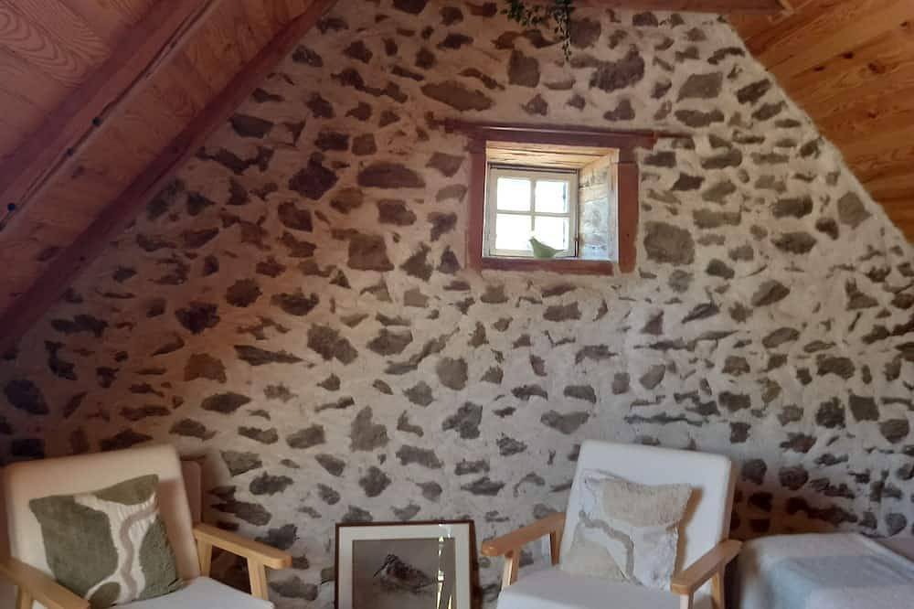 Grange aménagée in Montboudif, Parc naturel régional des Volcans d'Auvergne