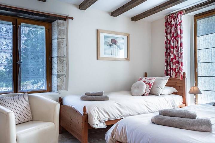 Location de vacances pour 6 personnes, avec jardin ainsi que vue et piscine à Écuras - 2