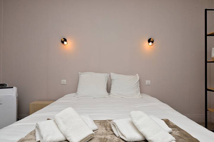 Chambre 'Chambre Double' avec terrasse partagée, Wi-Fi et climatisation in Salies-du-Salat, Haute-Garonne