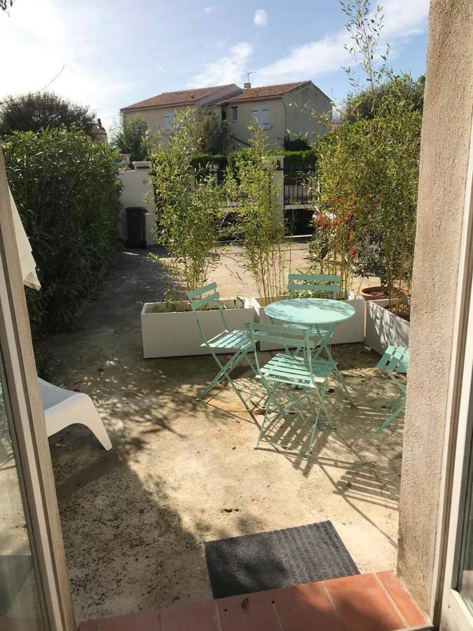 Triple Room with Private External Bathroom in Plan-de-Cuques, Côte méditerranéenne (France)