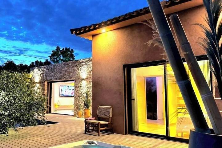 Maison de vacances pour 4 personnes, avec Jacuzzi ainsi que Terrasse et Jardin à Bonifacio