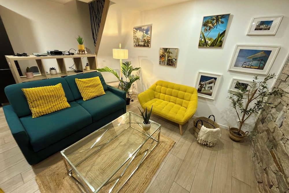 Entire apartment, Center Vienne 2-bedroom, 2-bathroom apartment near Lyon (sleeps 6) in Vienne (Isère), Vienne region