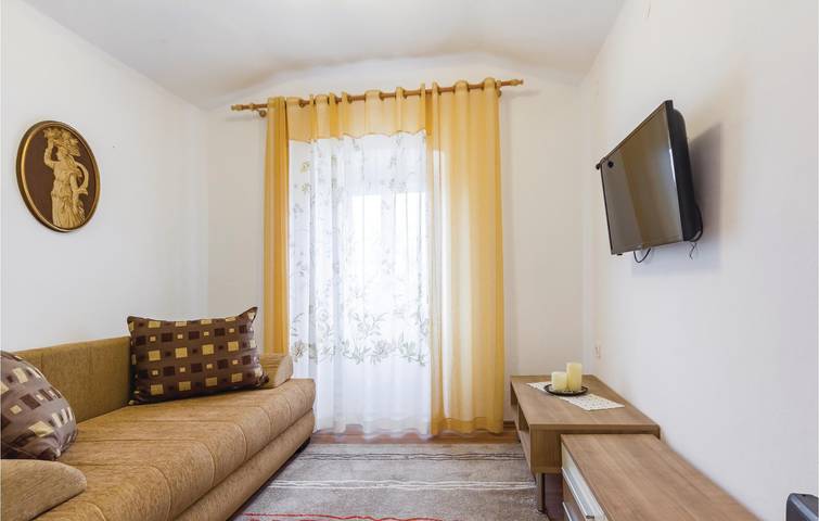 Ganze Ferienwohnung, Gemütliche 2-Zimmer-Wohnung mit Terrasse, 1,5 km zum Strand in Lijom, Banjole
