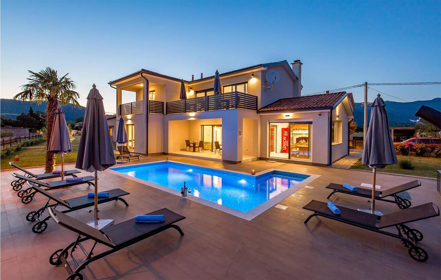 Geräumige 150 m² große Wohnung mit Pool, Terrasse und Zugang zum Fluss in Primorje-Gorski Kotar