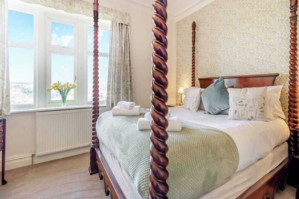 8 bedroom accommodation in Goathland, near Whitby in Goathland, North York Moors National Park