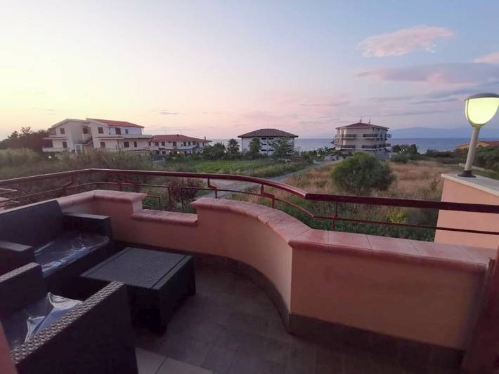 Appartamento per 4 persone, con panorama e balcone, adatto a famiglie con bambini a Briatico