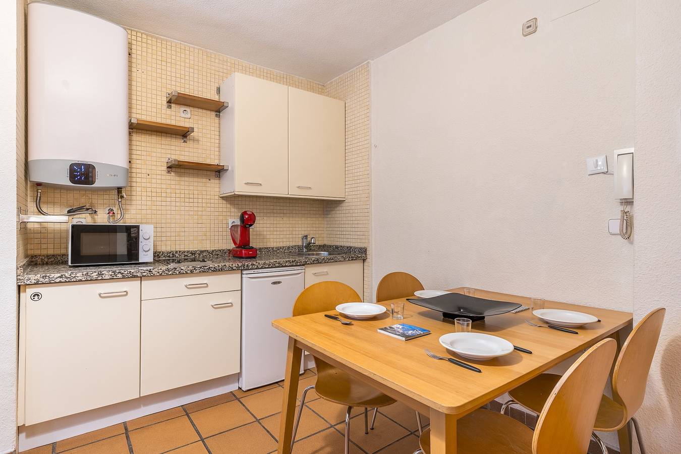 Entire apartment, 1-Bedroom Apartment in the Artyffal Building in Sierra Nevada Ski Resort, Monachil