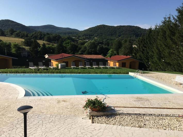 Apartament wakacyjny dla 5 osób, z ogród i widok oraz basen w Molise
